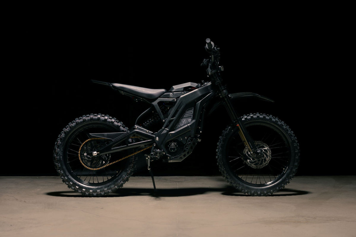 E RIDE PRO SR 25kW Electric Dirt Bike side and riding image